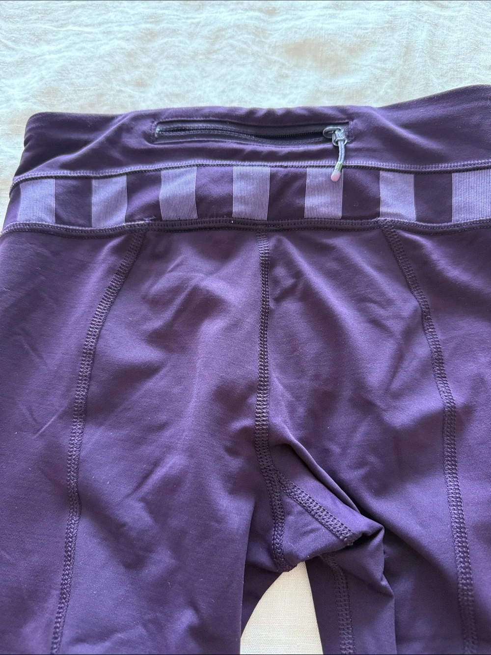 Lululemon women’s size 2 Deep Purple Capri Leggings